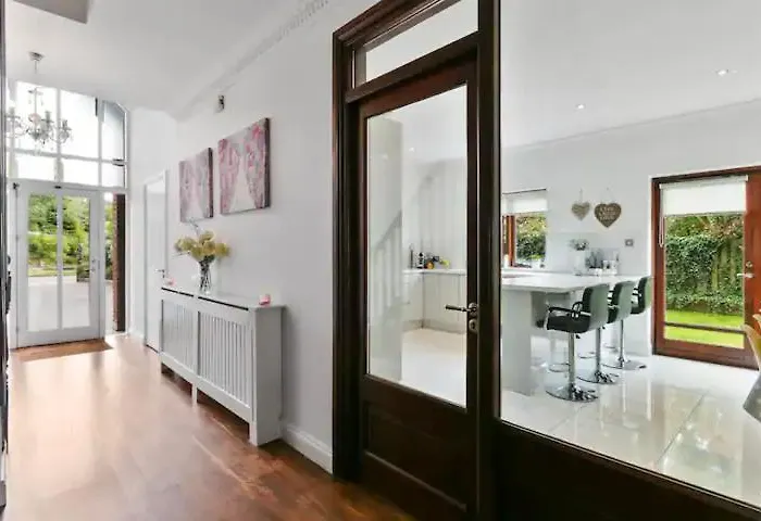 Large Detached Villa *